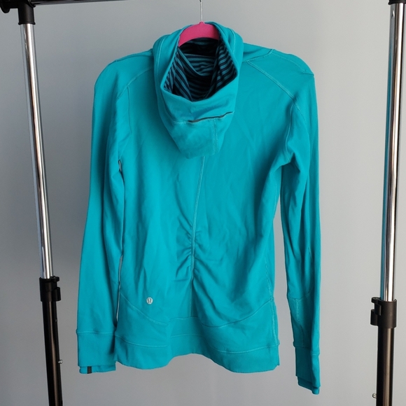 Absolutely stunning Lululemon hoodie - Picture 2 of 7
